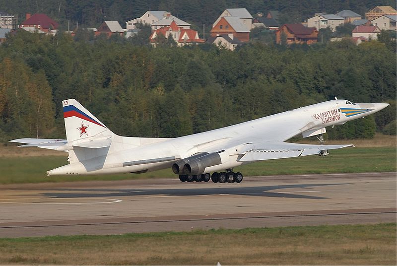 800px-Tu-160_at_MAKS_2007